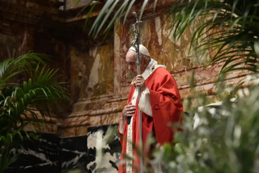 Pope Francis celebrates Palm Sunday Mass at St. Peter’s Basilica on March 28, 2021 / Vatican Media.